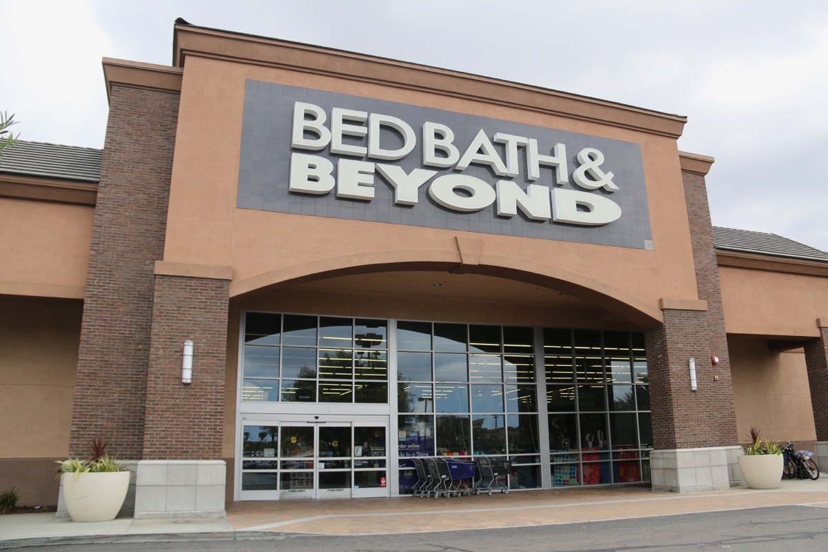 10 Beloved Stores That Are Closing Because of COVID