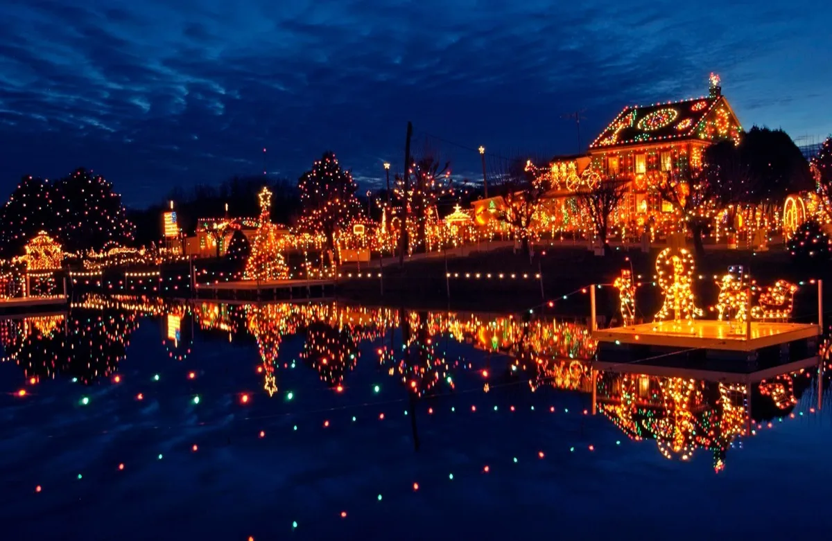 christmas towns to visit in usa
