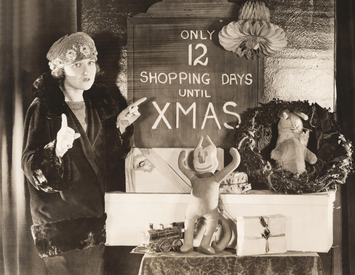 Retro "12 Shopping Days Until Christmas" display