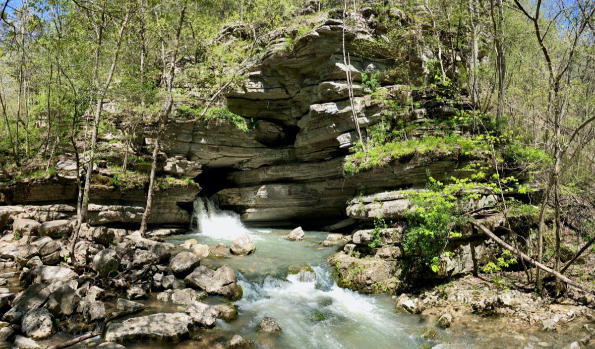 entrance of the blanchard springs caverns