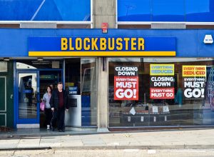 blockbuster closing down