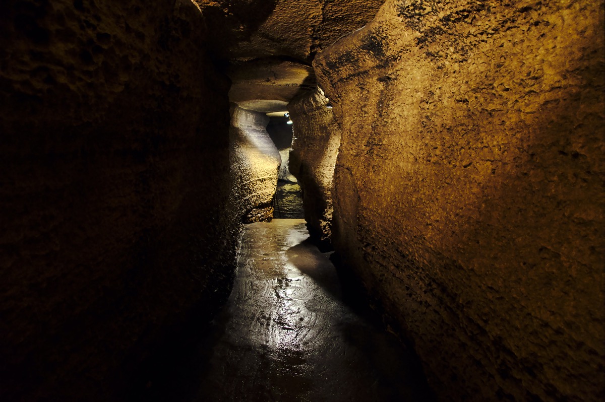 niagara cave interior