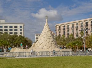 The world’s only 35-foot-tall tree made from 700 tons of sand in West Palm Beach, Florida