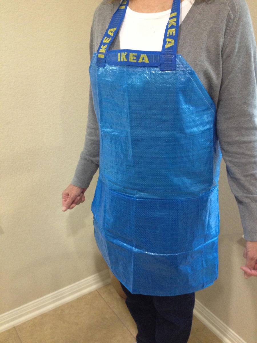 Ikea Bag Turned Into an Apron {Other Uses for Blue Ikea Bag}