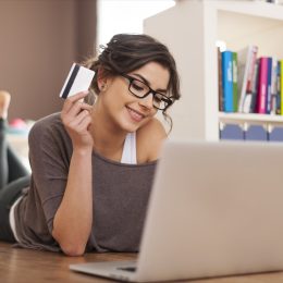 Woman Using Her Credit Card to Go Online Shopping {Online Shopping Tips}