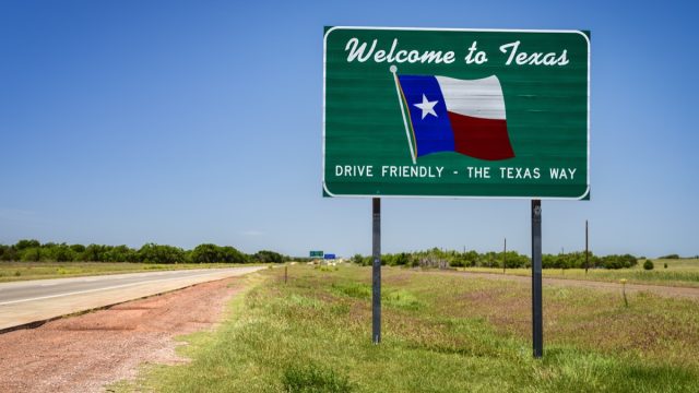 Welcome to Texas sign on side of highway