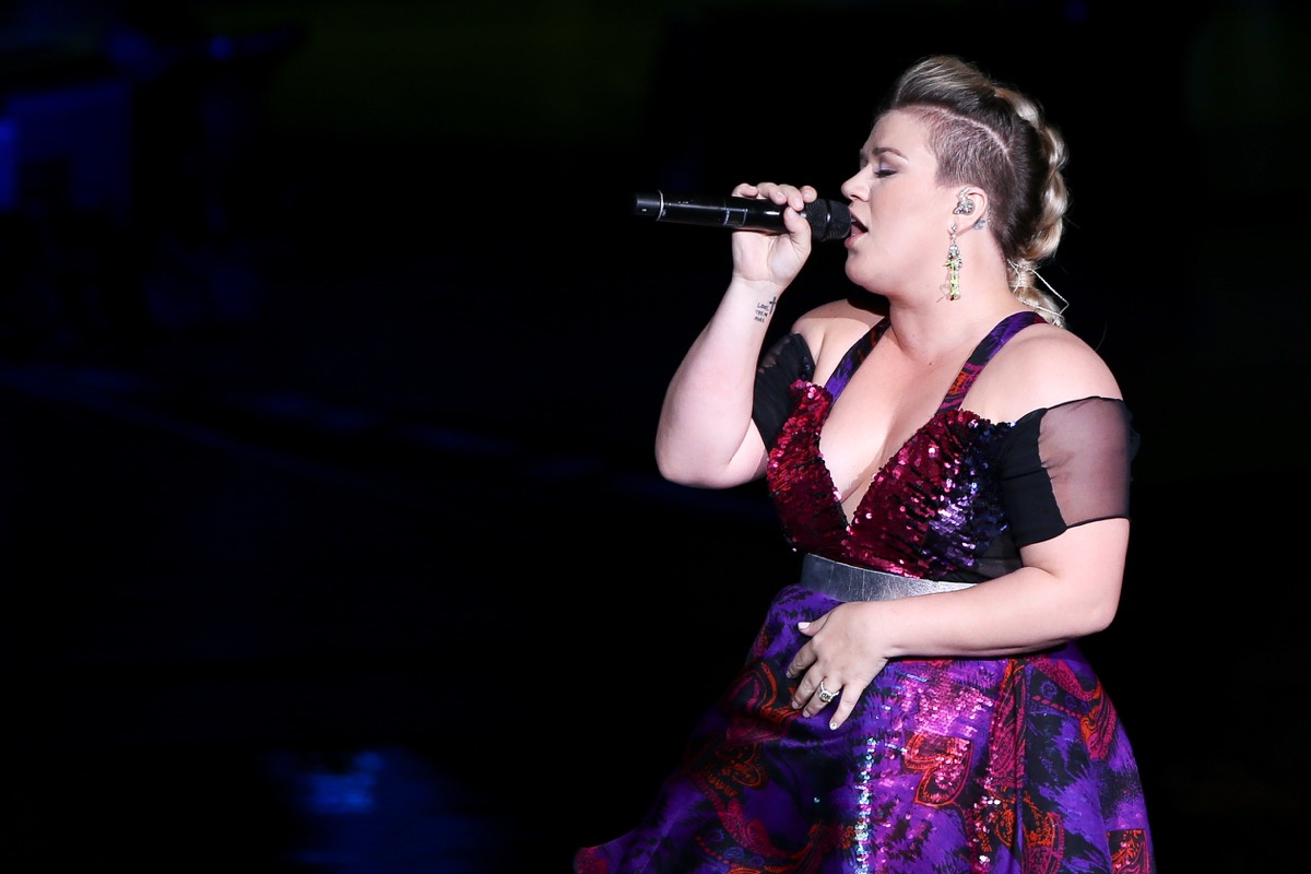 Kelly Clarkson best national anthem performances