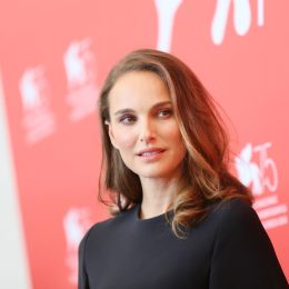 Natalie Portman attends 'Vox Lux' photocall during the 75th Venice Film Festival on September 4, 2018 in Venice, Italy. - Image