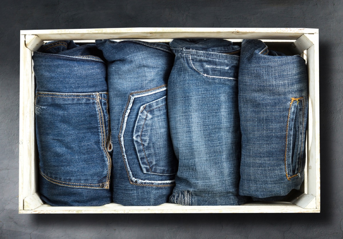 folding jeans