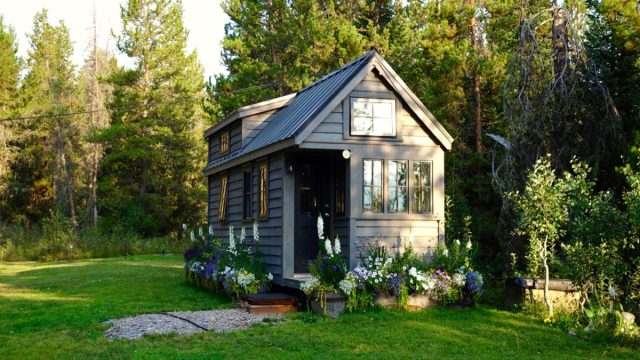 gorgeous tiny house in the countryside