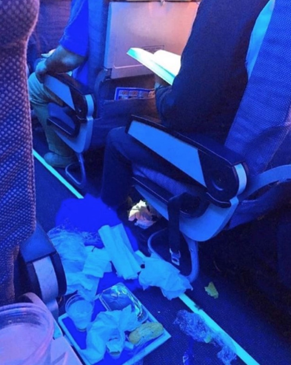 Man dumps food in airplane photos of terrible airplane passengers