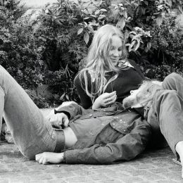 Seventies, black and white photo, people, young couple lies on the ground, tenderly, aged 18 to 25 years, Netherlands, Amsterdam