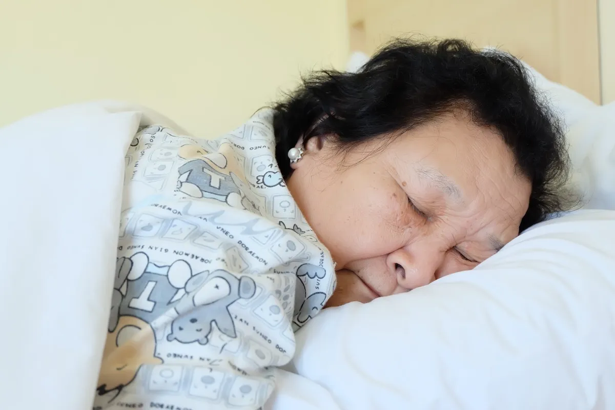 older woman sleeping, subtle symptoms of serious disease