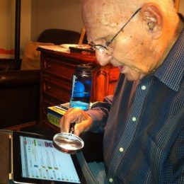 27 Funny Photos of Older People Failing at Technology