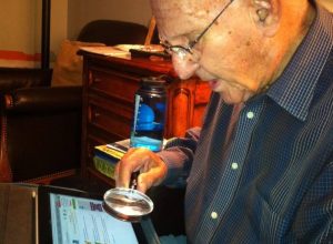 27 Funny Photos of Older People Failing at Technology