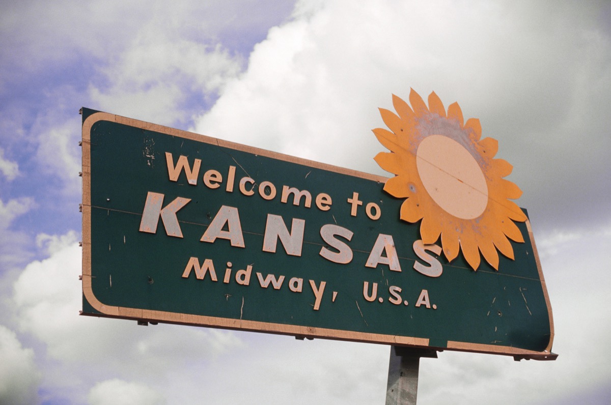 kansas state welcome sign