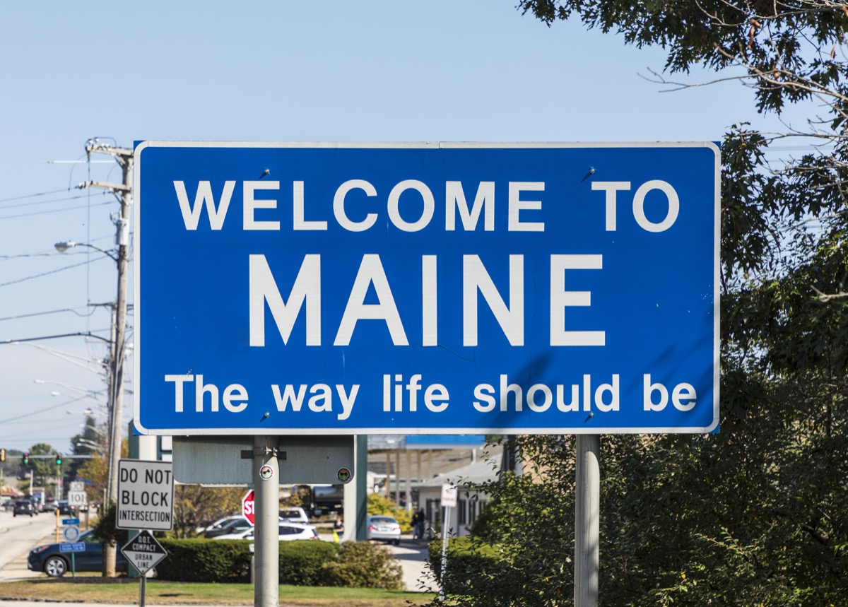 maine state welcome sign