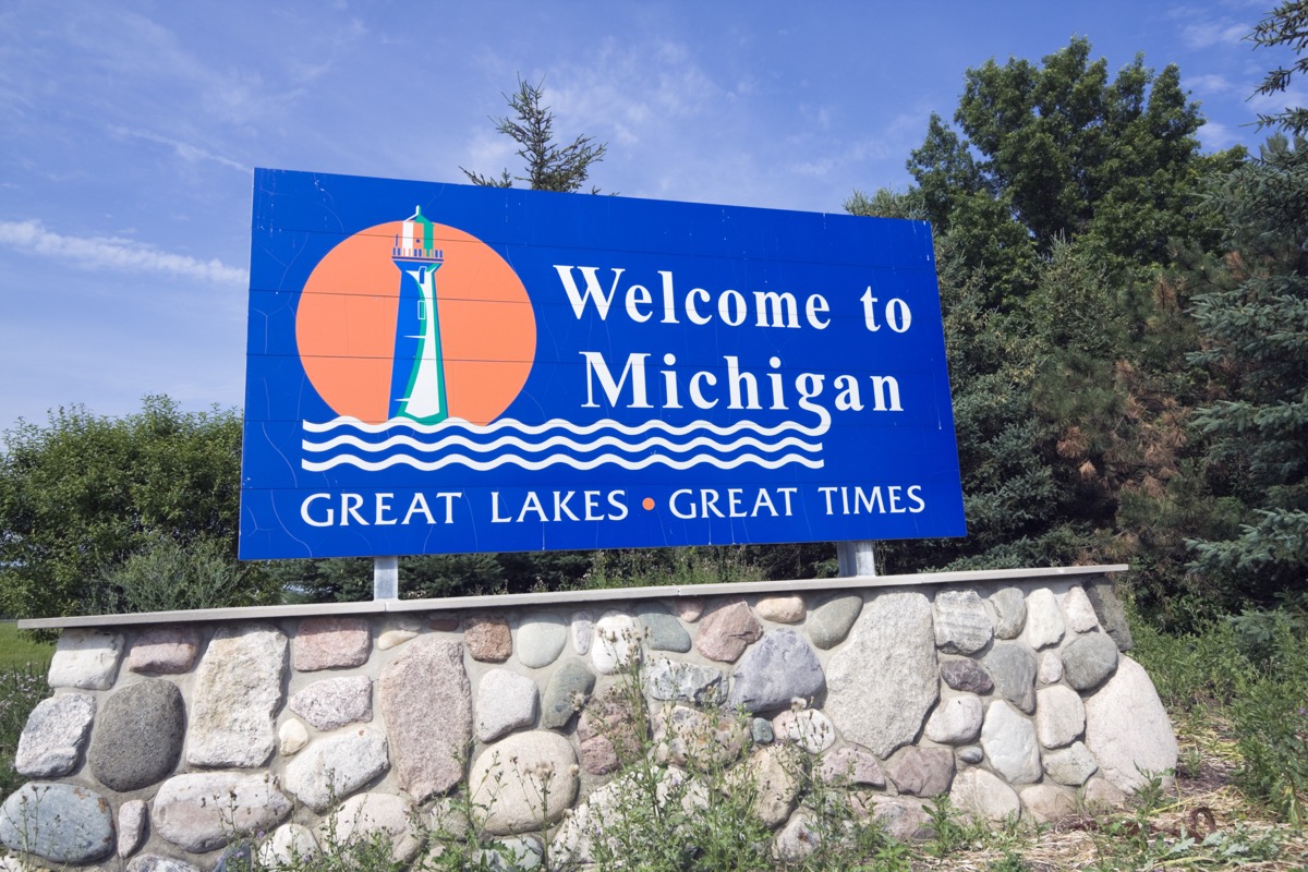 michigan state welcome sign