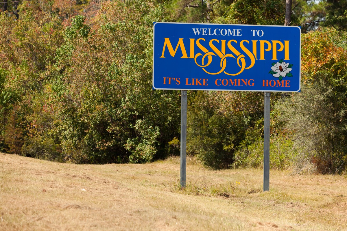 mississippi state welcome sign, iconic state photos