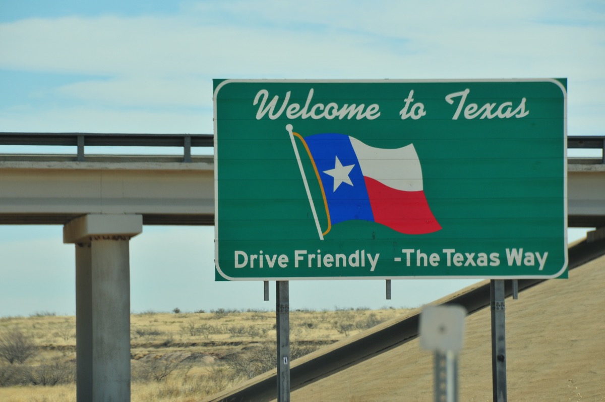 texas state welcome sign