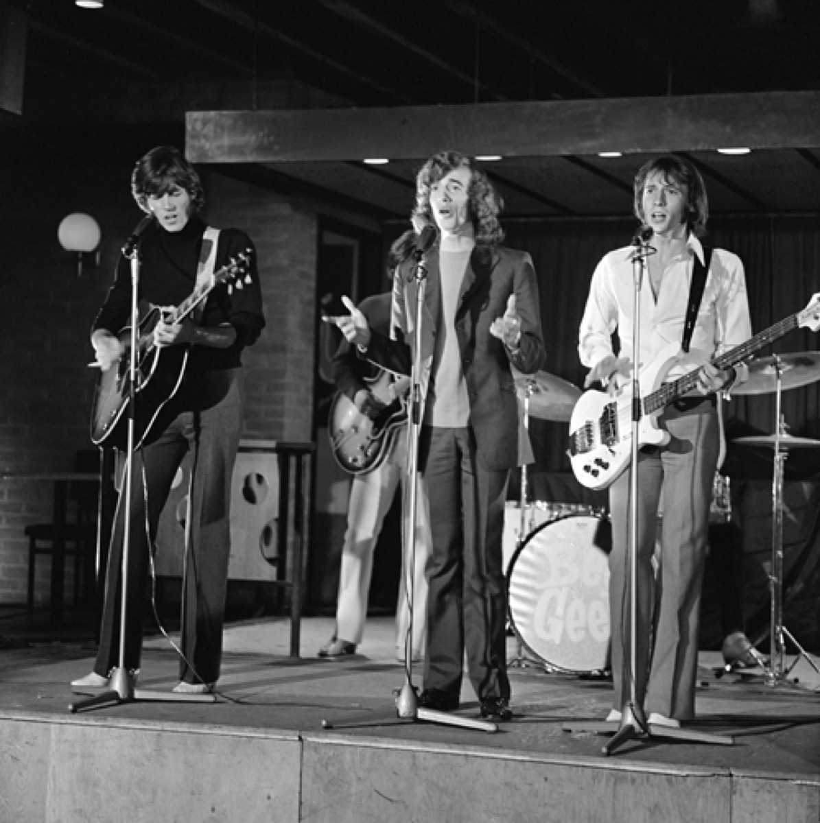 Bee Gees perform on stage on Dutch TV show in 1968, they wrote "Islands in the Stream"