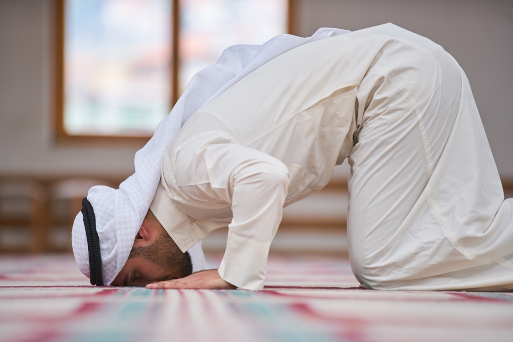 Muslim Man Praying Ways Ramadan is Celebrated