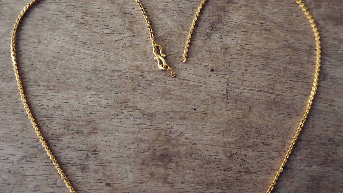 broken gold necklace toss these things from your house for instant happiness