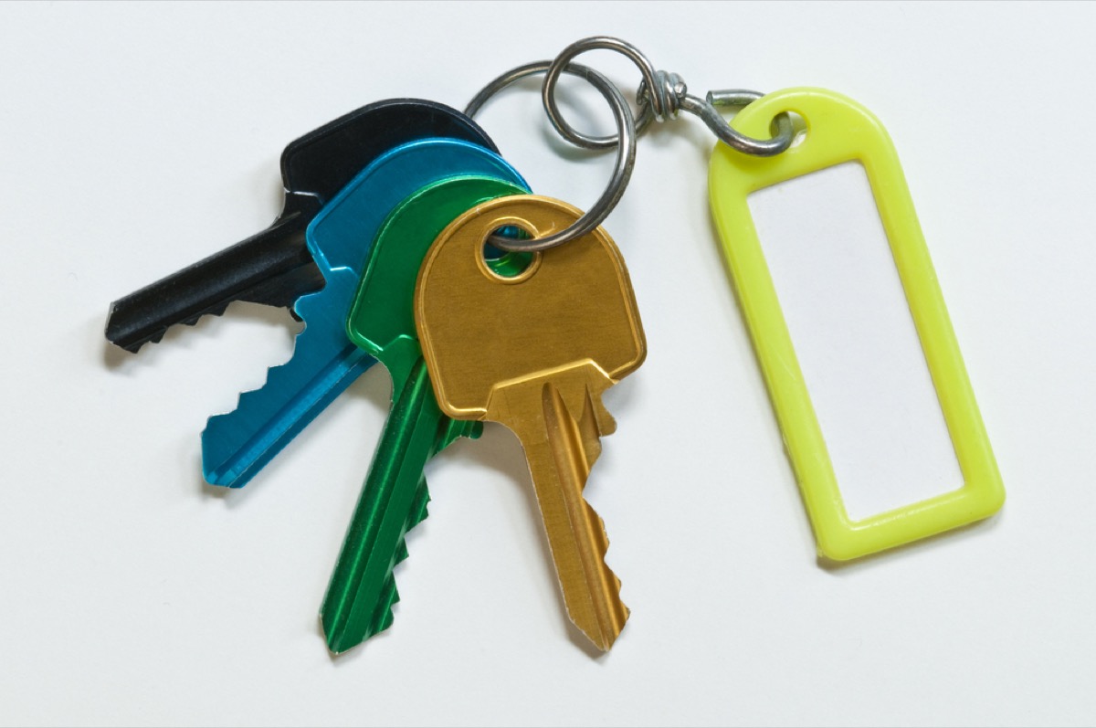 colorful keys on keyring, diy hacks