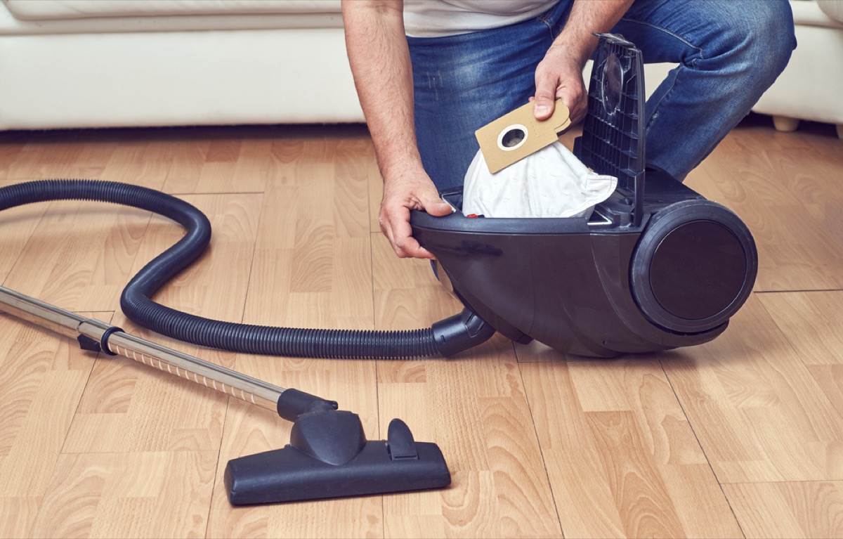 man removing vacuum bag, vacuuming tips