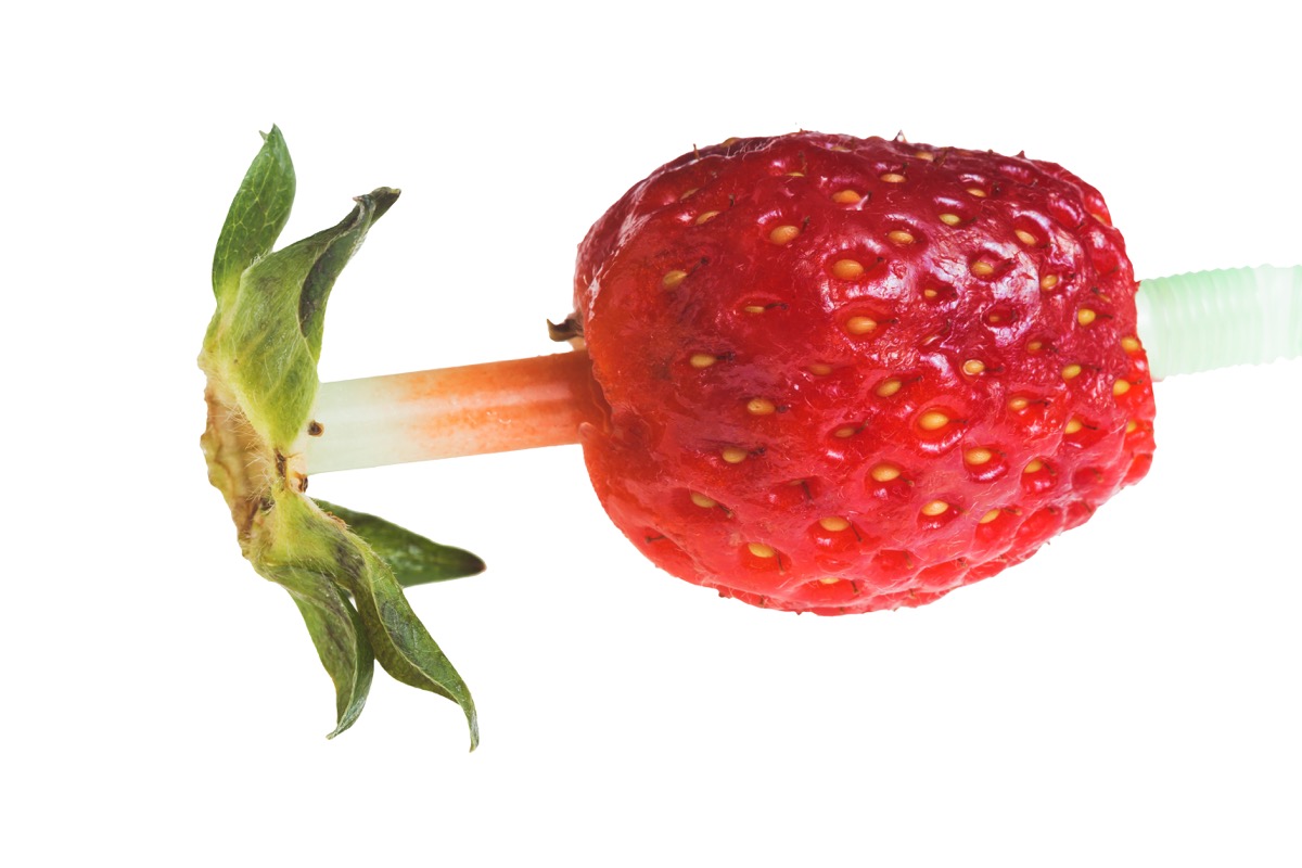 Use a Straw to Remove a Strawberry Stem Reuse Disposable Items