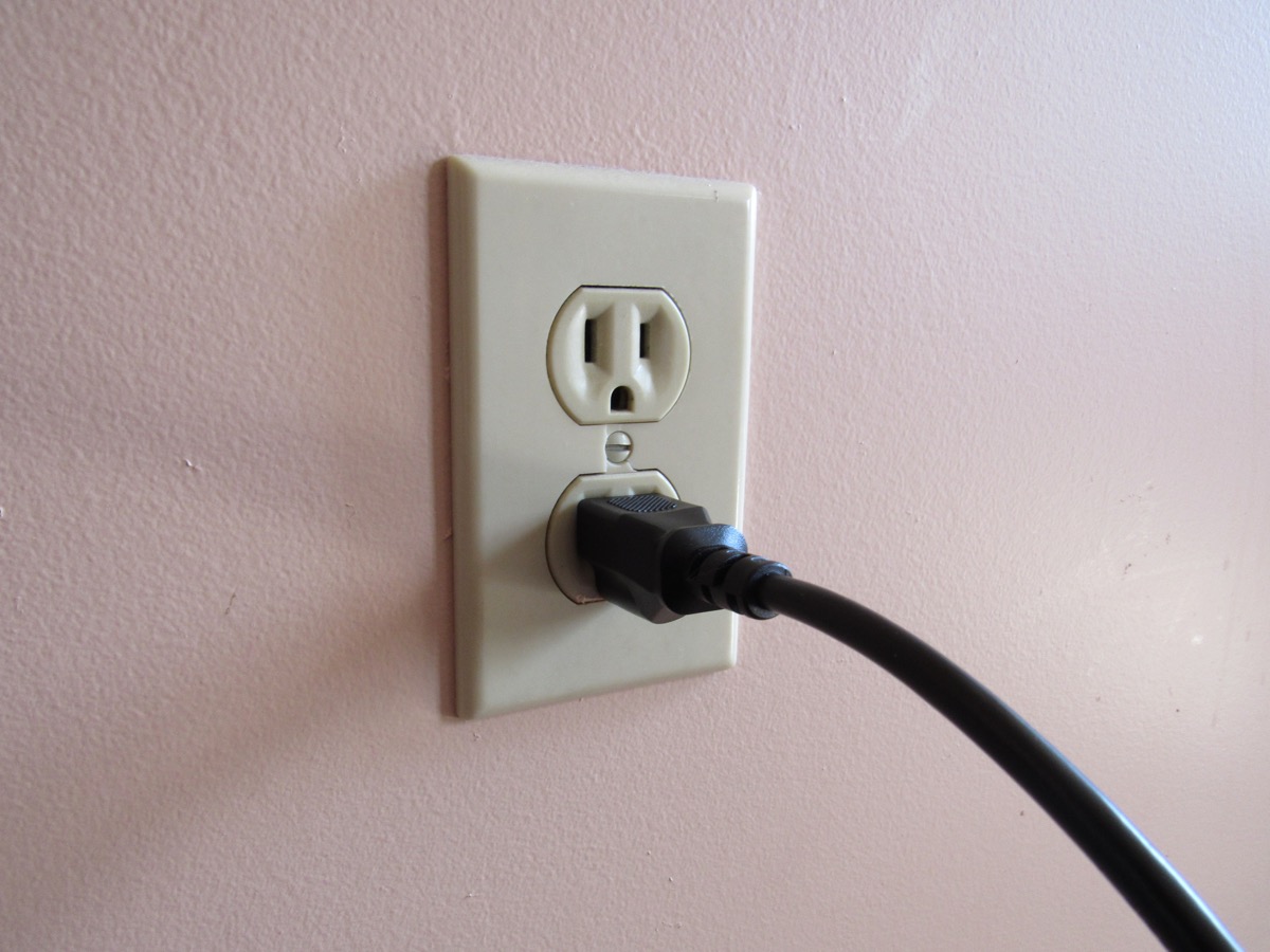 three prong outlet with cord plugged in
