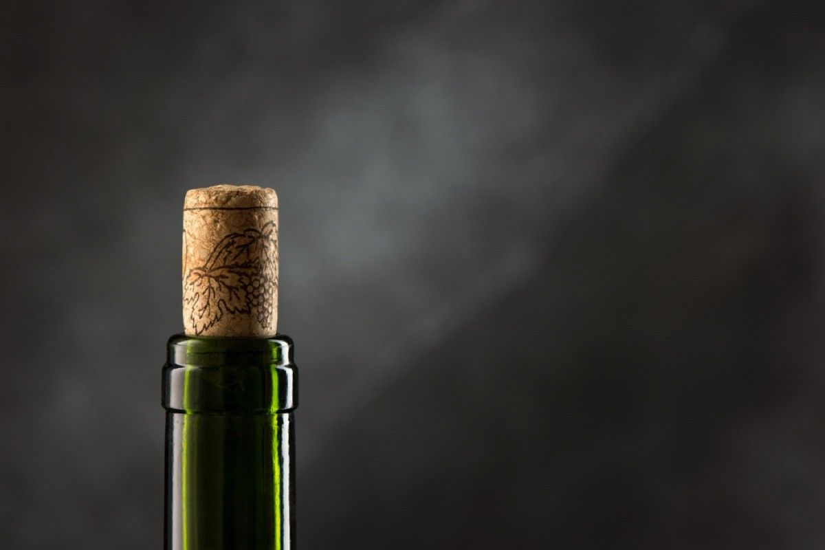 wine cork stuck in wine bottle, diy hacks