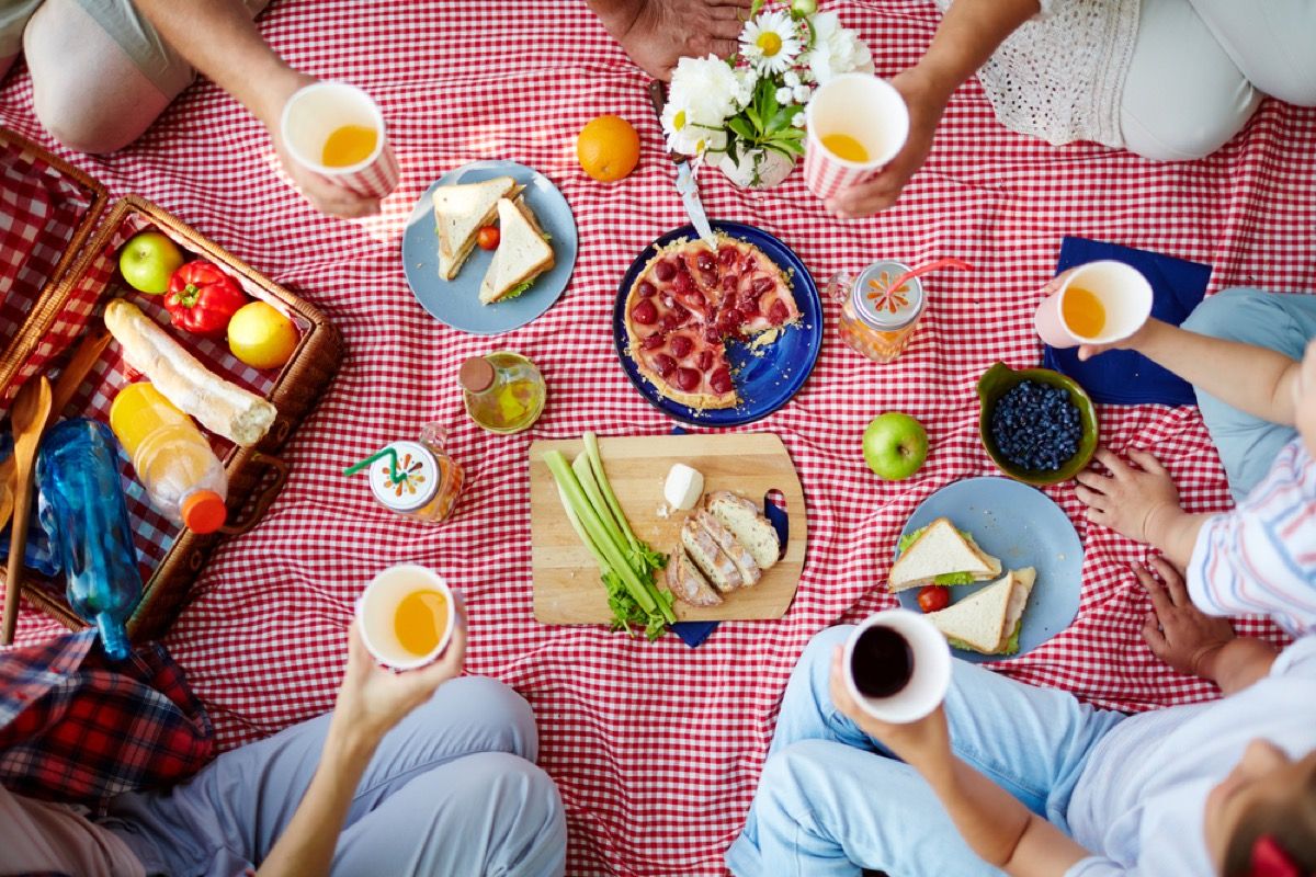 perfect-no-cook-picnic-idea-for-summer-fun-maple-mango-picnic