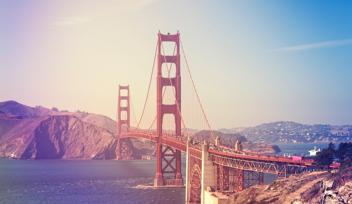 FB13TX Retro stylized picture of the Golden Gate Bridge in San Francisco, USA.