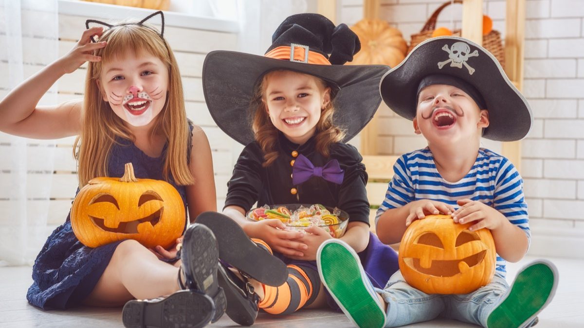 16 Halloween Party Games For Everyone - Easy DIY Halloween Games