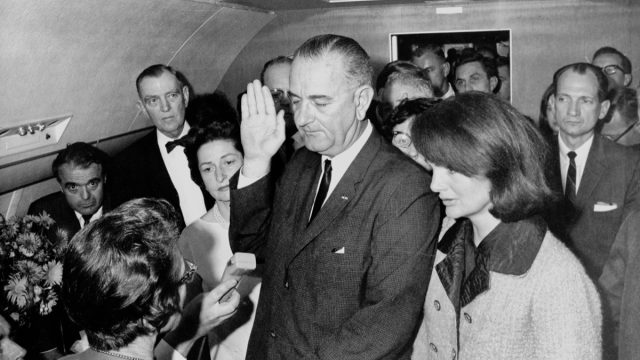 Lyndon B. Johnson getting sworn in next to Jackie Kennedy Jackie Kennedy Pink Chanel Suit