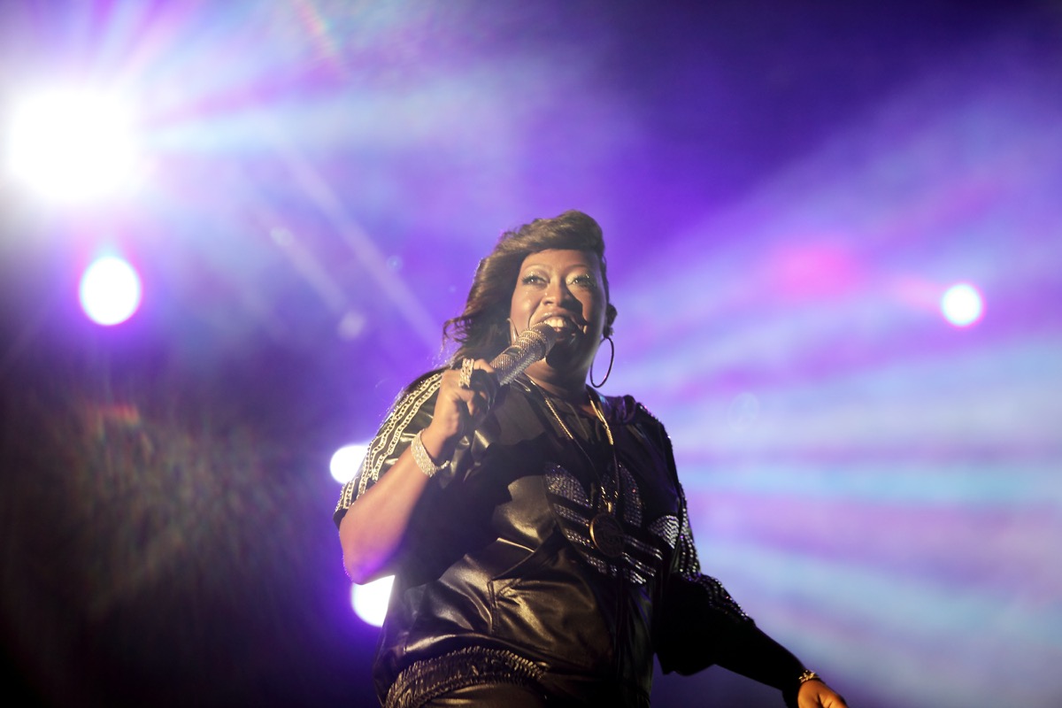 missy elliott on stage, solo acts from group