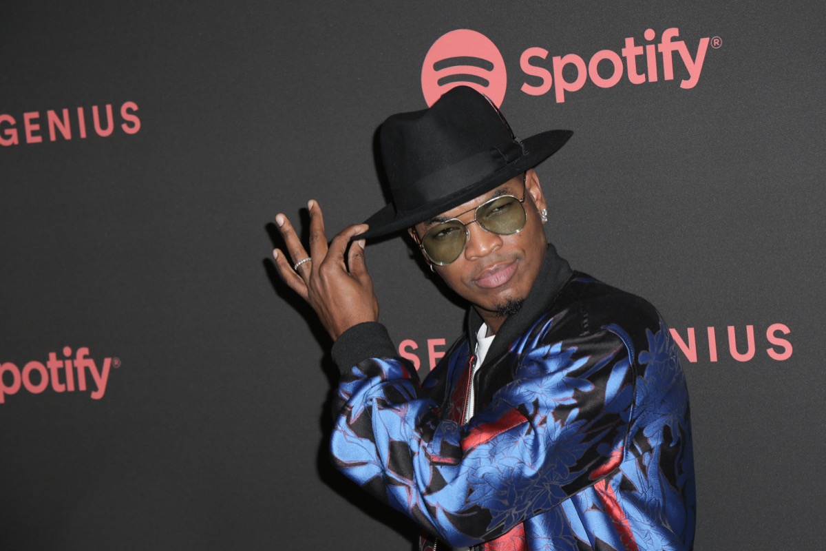 ne-yo on a spotify red carpet, solo acts from groups