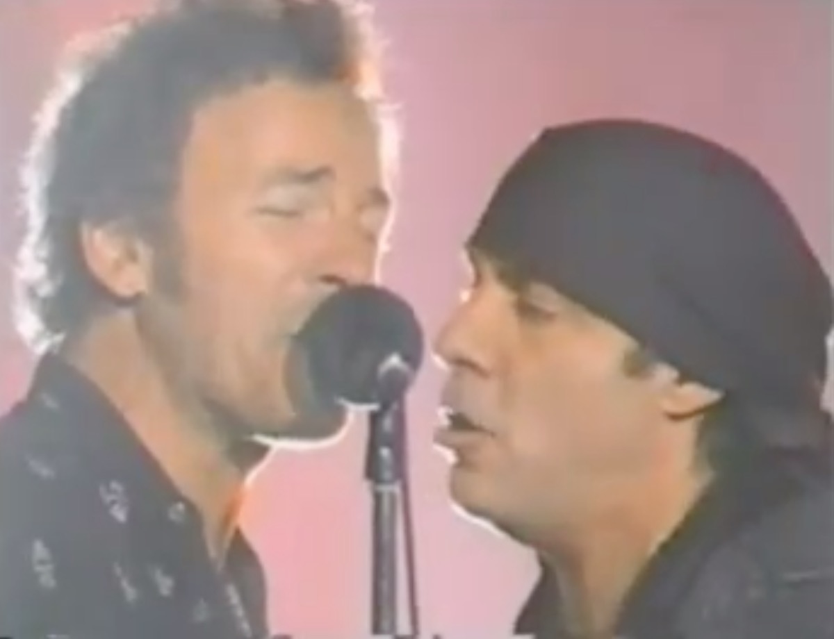 Bruce Springsteen and Steve Van Zandt perform at the 2002 VMAs