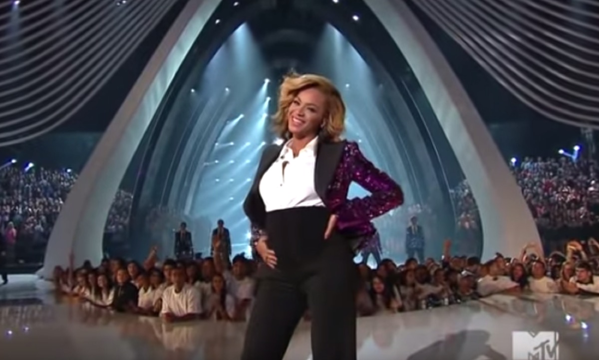 Beyonce reveals bump, pregnant with Blue Ivy, at 2011 MTV VMAs, most shocking performances
