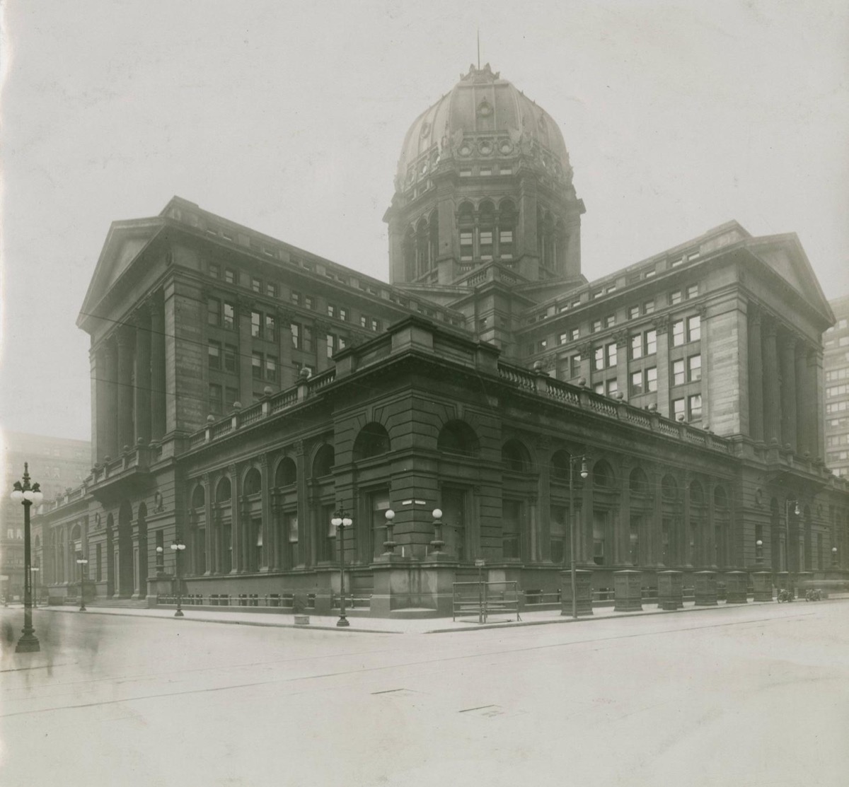 W2G6X4 Chicago Federal Building, Chicago, early 20th century