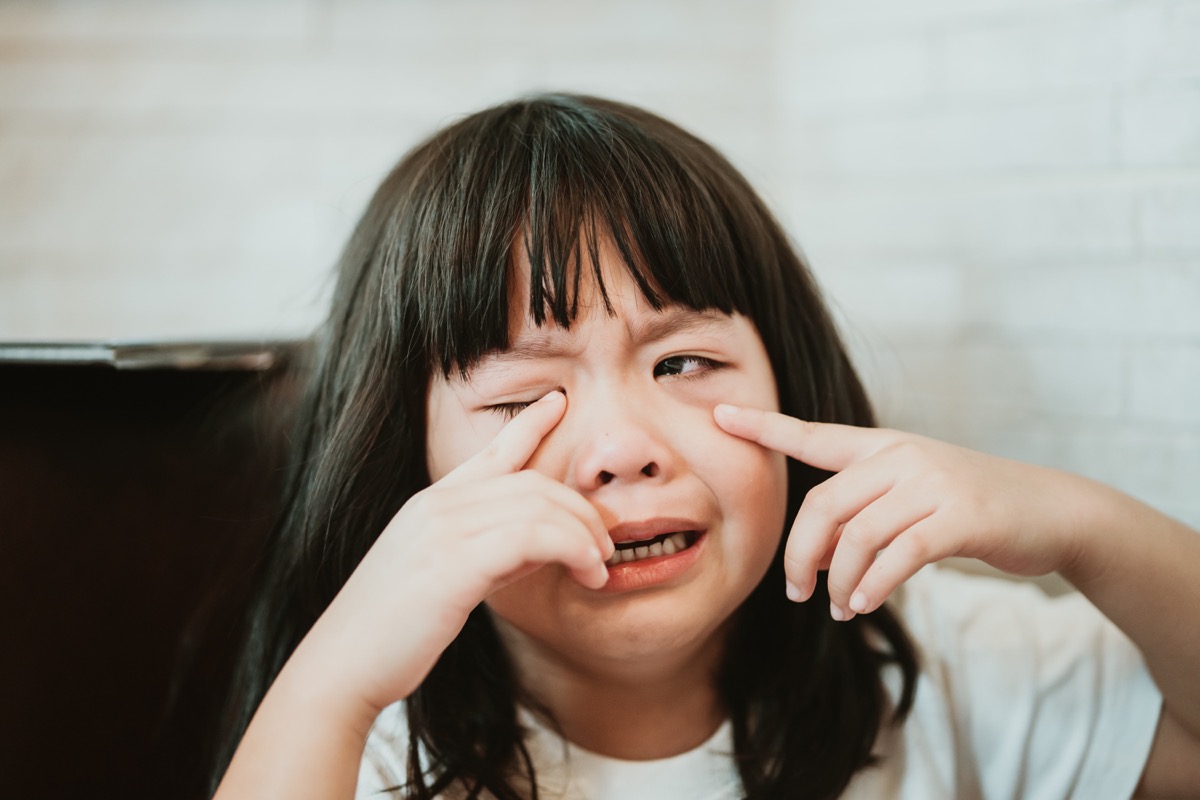 child crying at restaurant