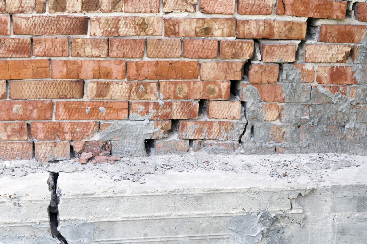 crack in brick foundation, signs your home is falling apart