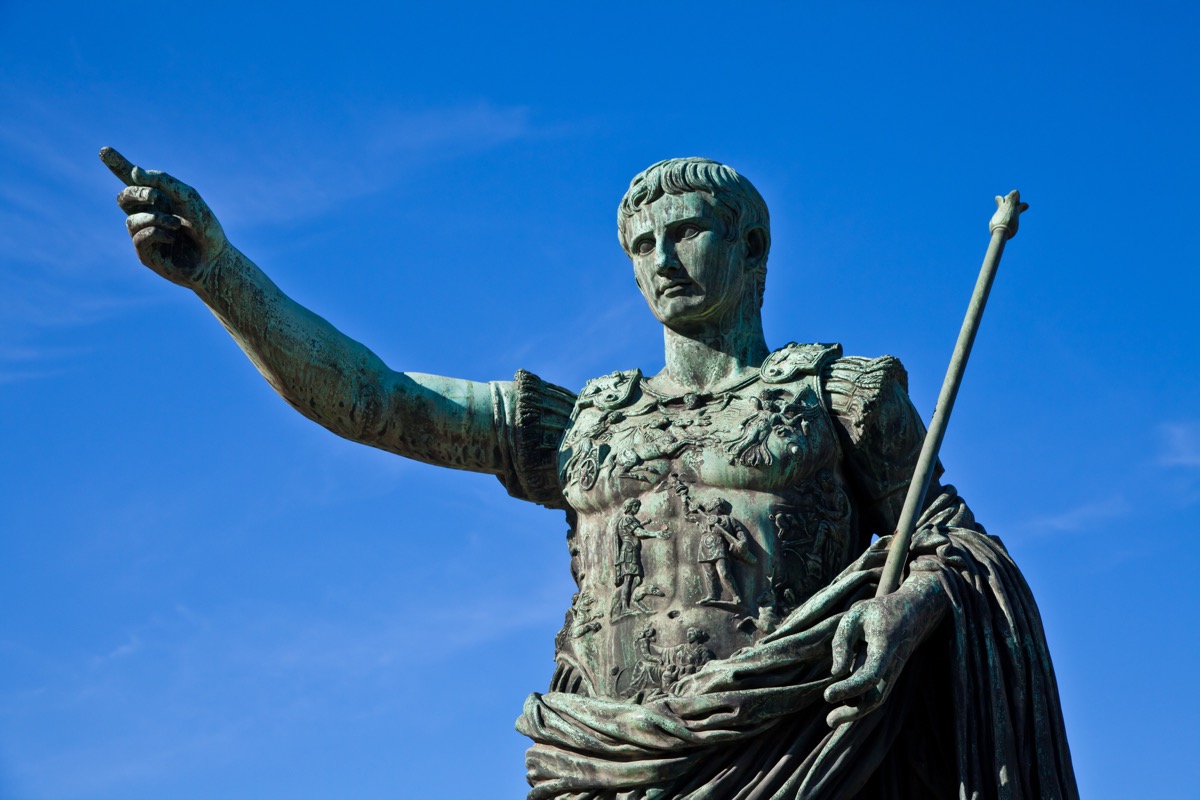 Julius Caesar Statue left-handed