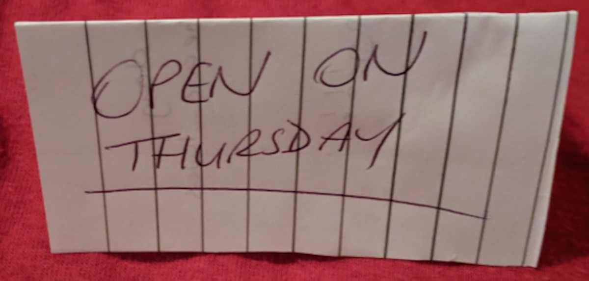 woman leaves boyfriend notes to help him deal with depression