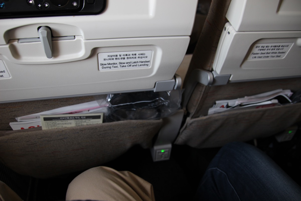 Safe alternatives to using that disgusting seat pocket on a plane - The  Travel 100