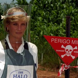 Princess Diana walks in landmines in Angola