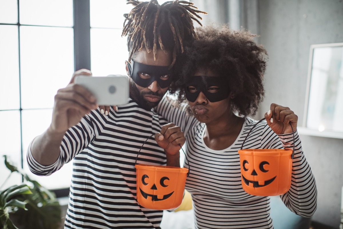 33 Terrific Last-Minute DIY Halloween Costumes for Adults — Best Life pic photo