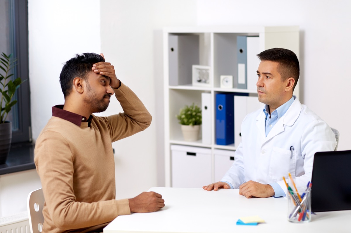 doctor and patient arguing, signs your cold is serious