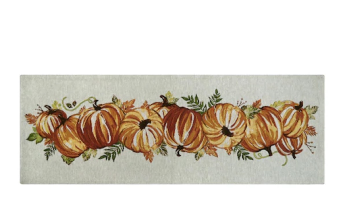 white table runner with pumpkins on it, fall decorating tips